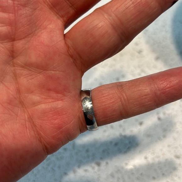 Stainless steel ring w/5 rhinestones - Picture 6 of 8